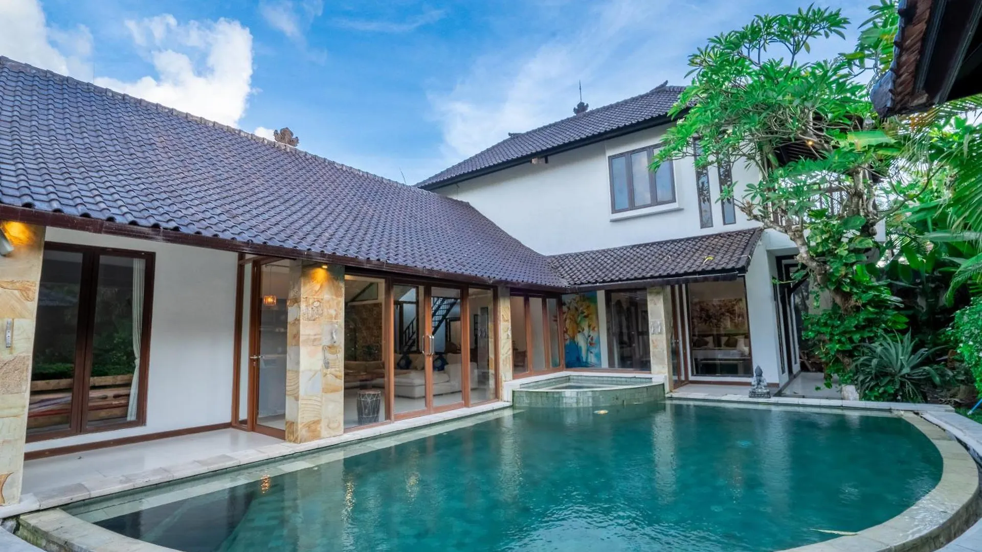 Aveli Villa 5 Bedroom With Pool At Seminyak 5 Mnt To Beach By Car אינדונזיה