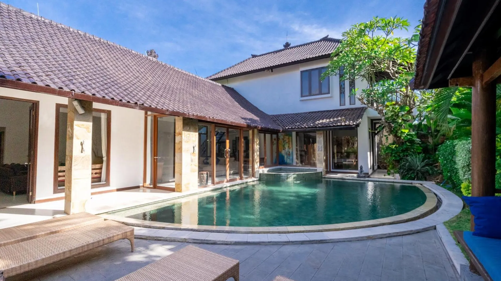 Aveli Villa 5 Bedroom With Pool At Seminyak 5 Mnt To Beach By Car 0*, סמיניאק אינדונזיה