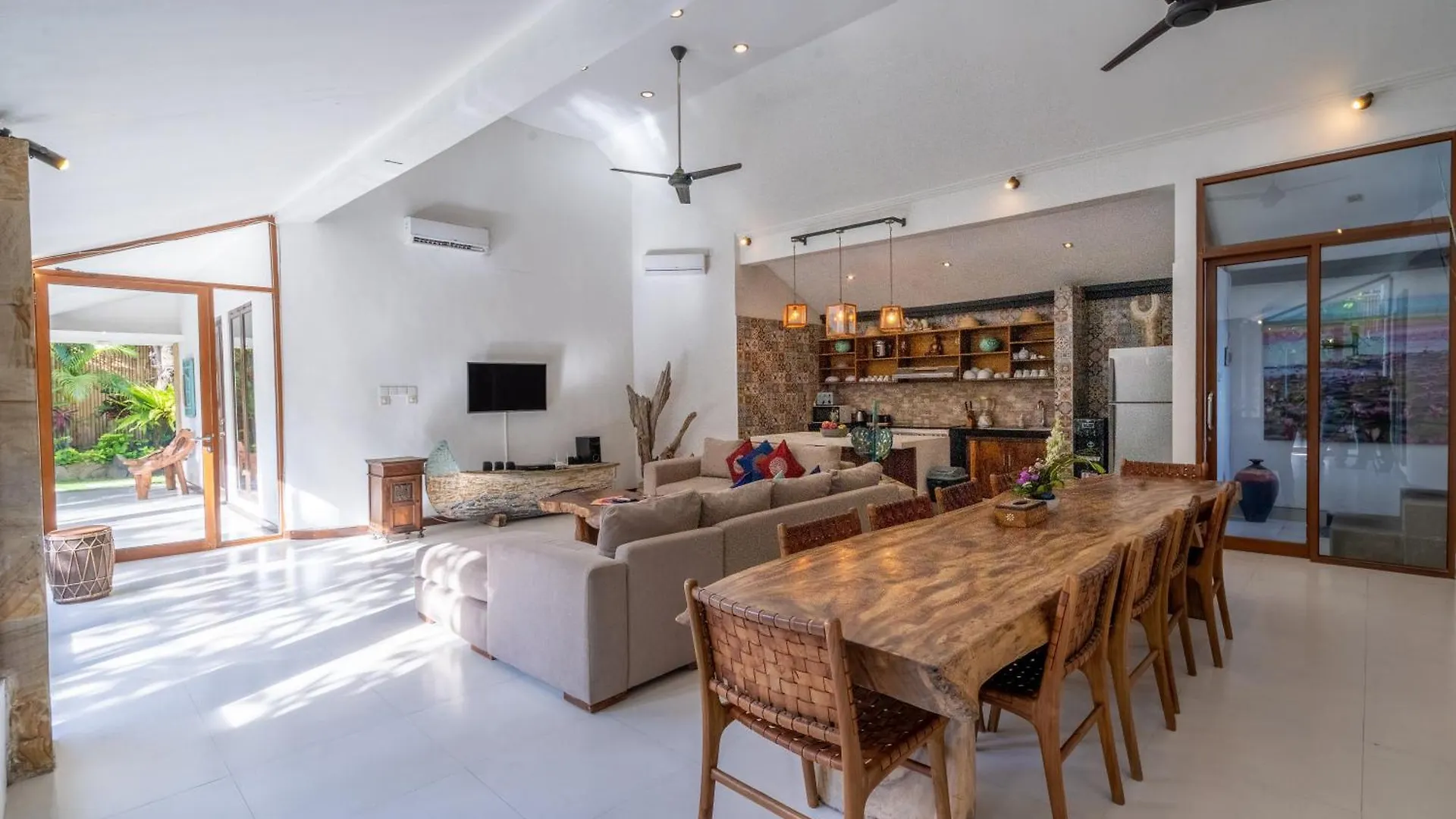 Aveli Villa 5 Bedroom With Pool At Seminyak 5 Mnt To Beach By Car 0*, סמיניאק אינדונזיה