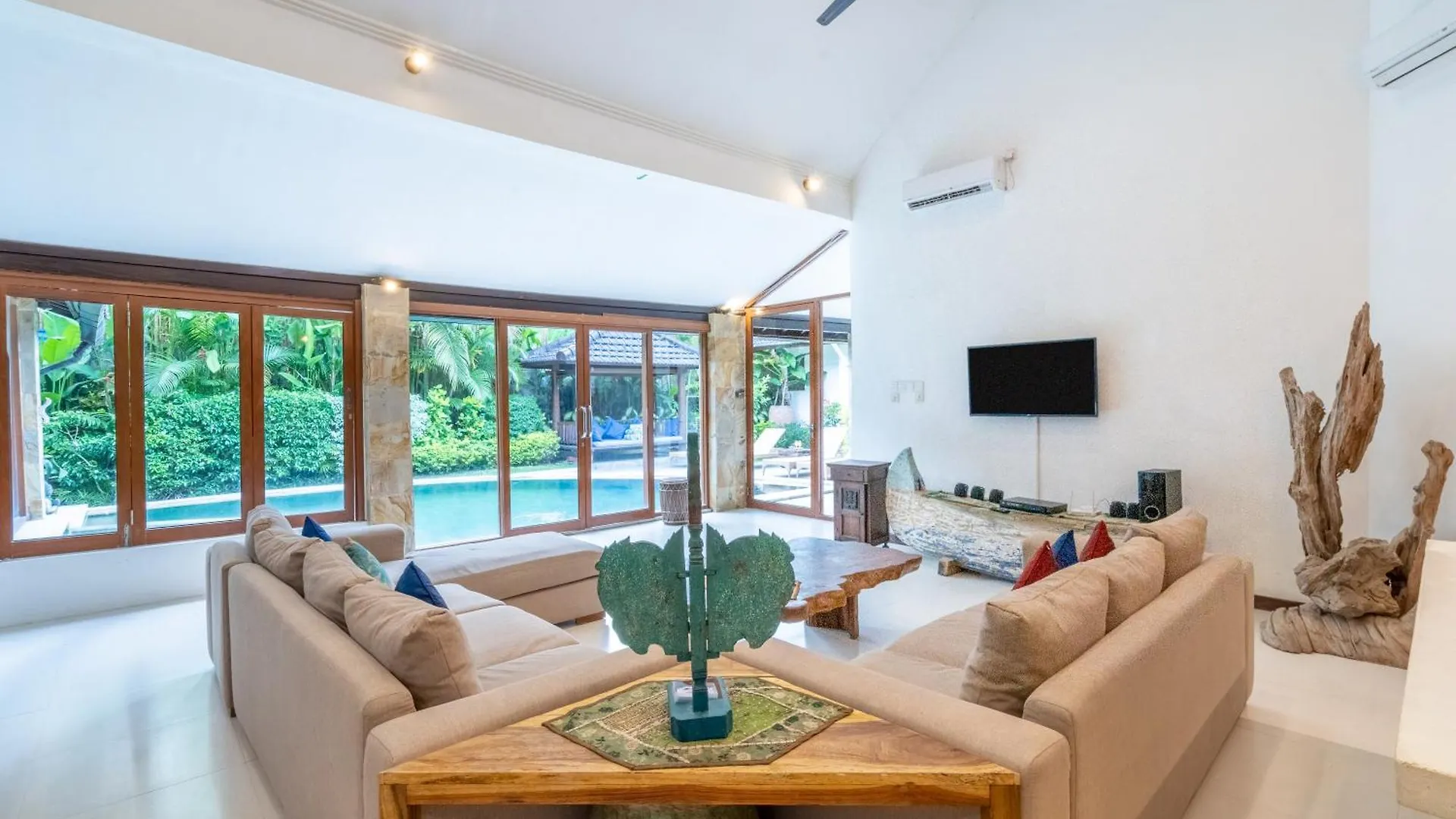Aveli Villa 5 Bedroom With Pool At Seminyak 5 Mnt To Beach By Car 0*, סמיניאק