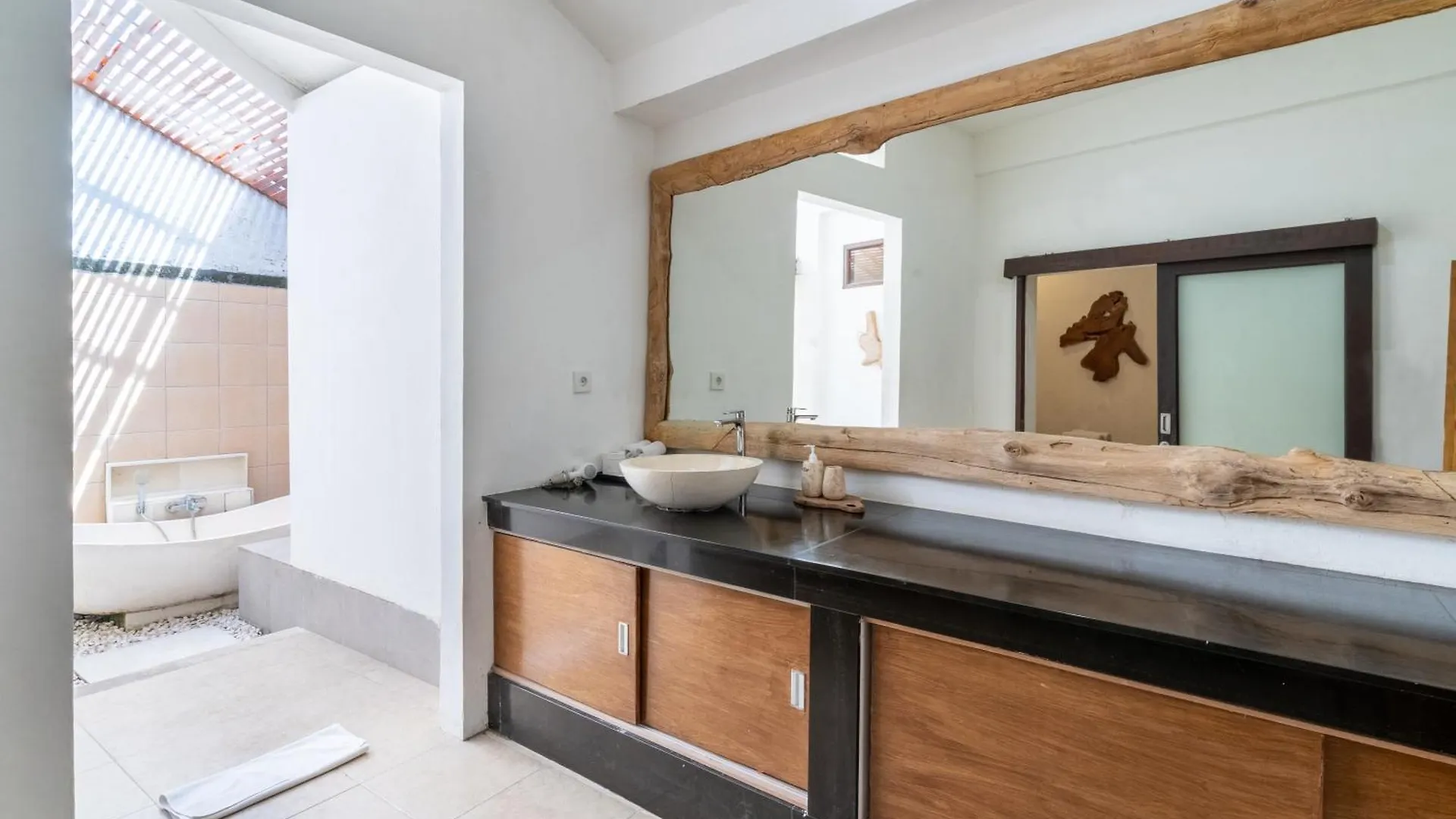 Aveli Villa 5 Bedroom With Pool At Seminyak 5 Mnt To Beach By Car