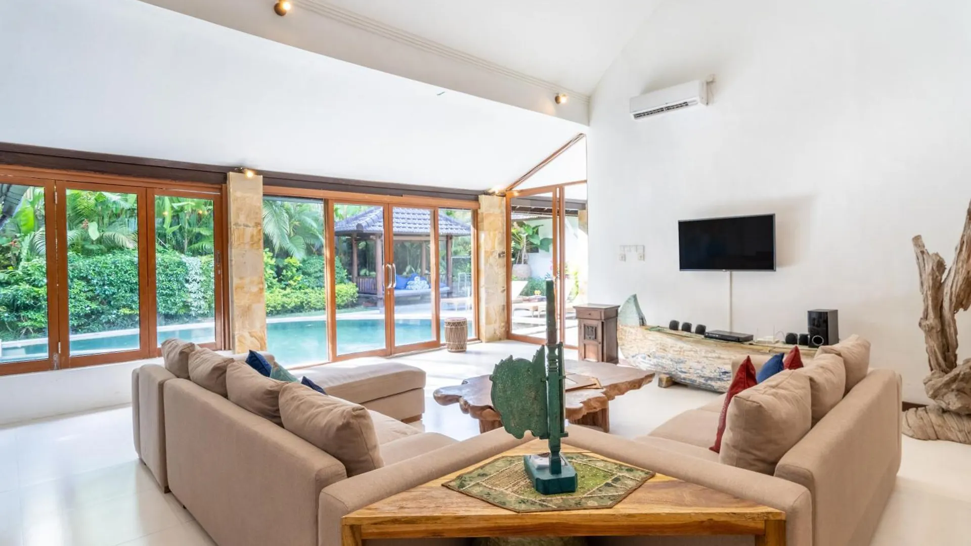Aveli Villa 5 Bedroom With Pool At Seminyak 5 Mnt To Beach By Car