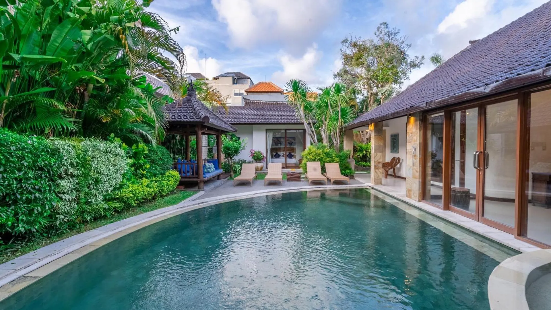 Aveli Villa 5 Bedroom With Pool At Seminyak 5 Mnt To Beach By Car Indonesien