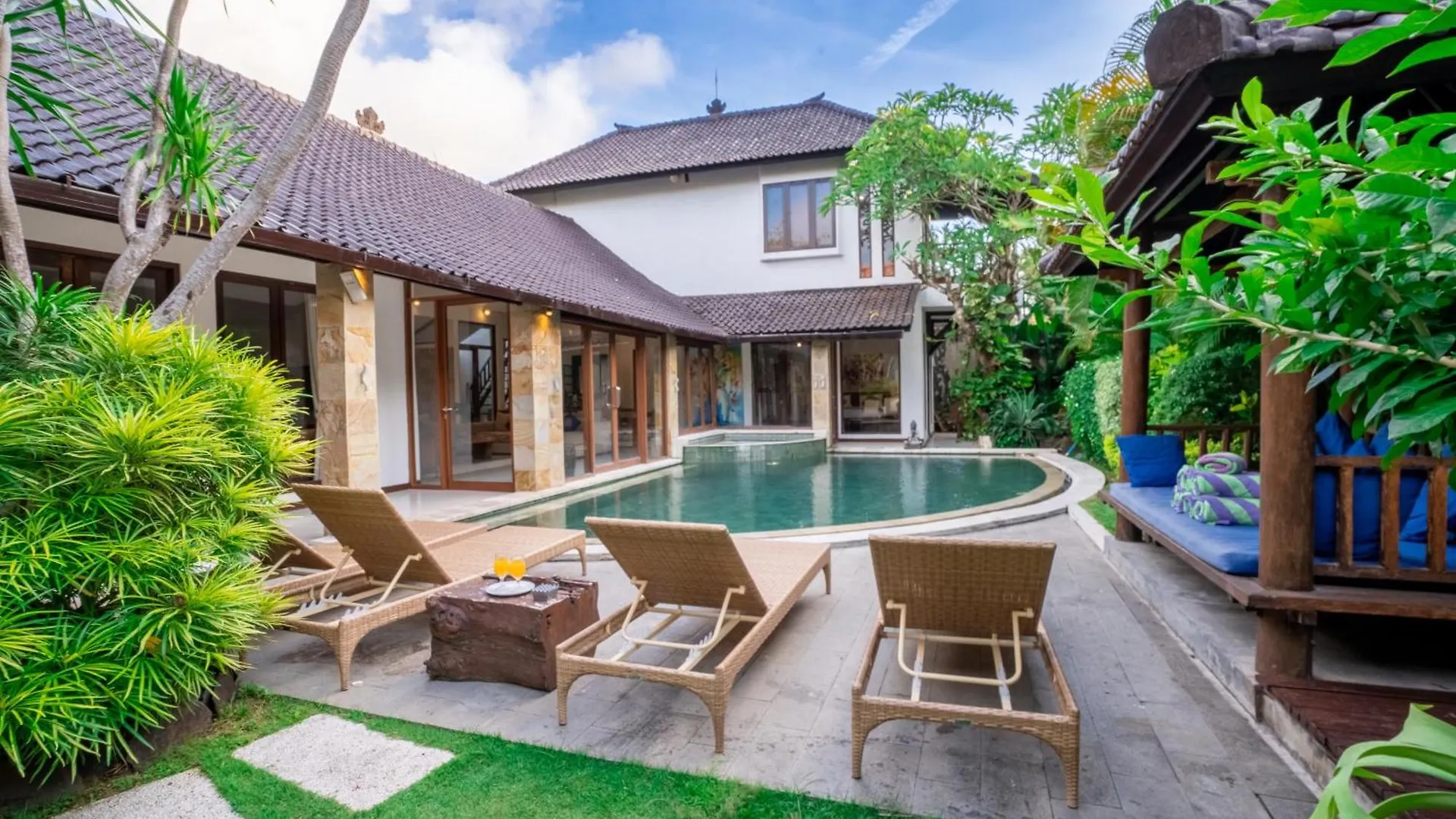 Aveli Villa 5 Bedroom With Pool At Seminyak 5 Mnt To Beach By Car 0*,  Indonesien