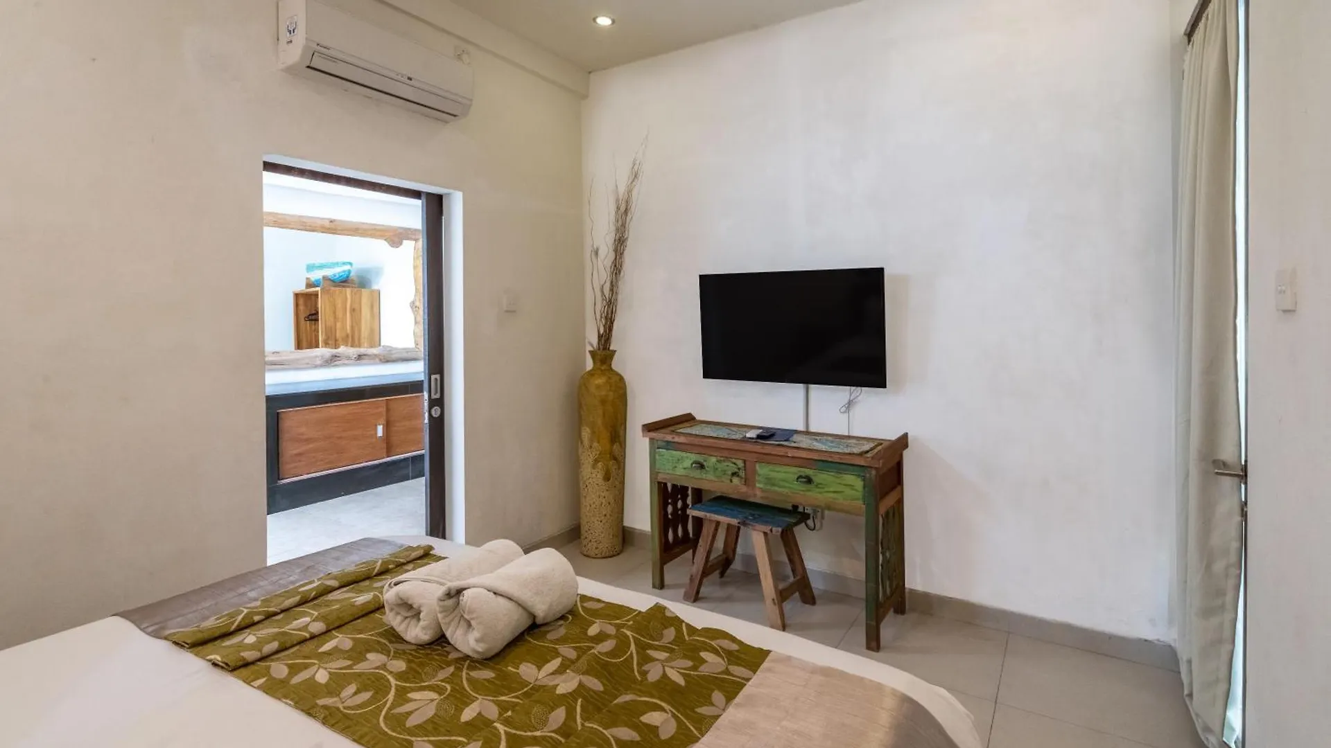 Aveli Villa 5 Bedroom With Pool At Seminyak 5 Mnt To Beach By Car