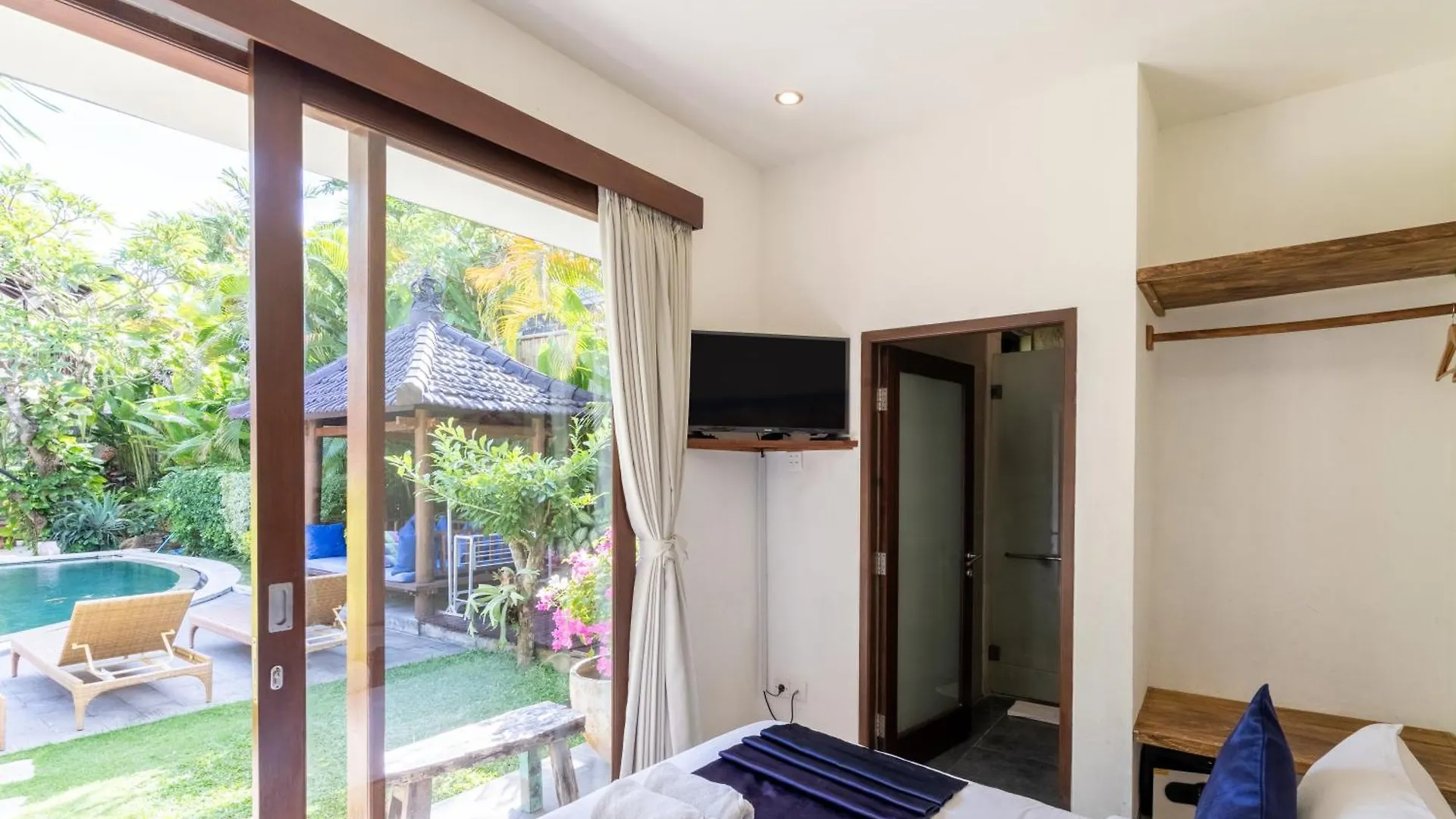 Aveli Villa 5 Bedroom With Pool At Seminyak 5 Mnt To Beach By Car